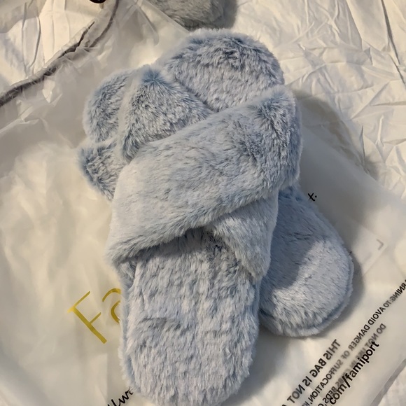 Slippers faux fur slip in NWT ☘️HP☘️ - Picture 4 of 5